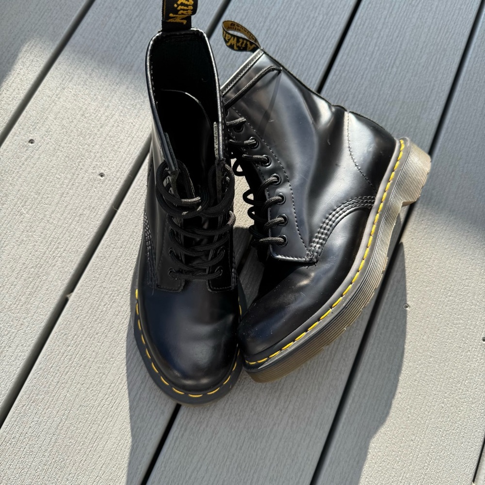 Doc Martens Women’s Smooth Leather Lace Up Boots - Picture 7 of 11